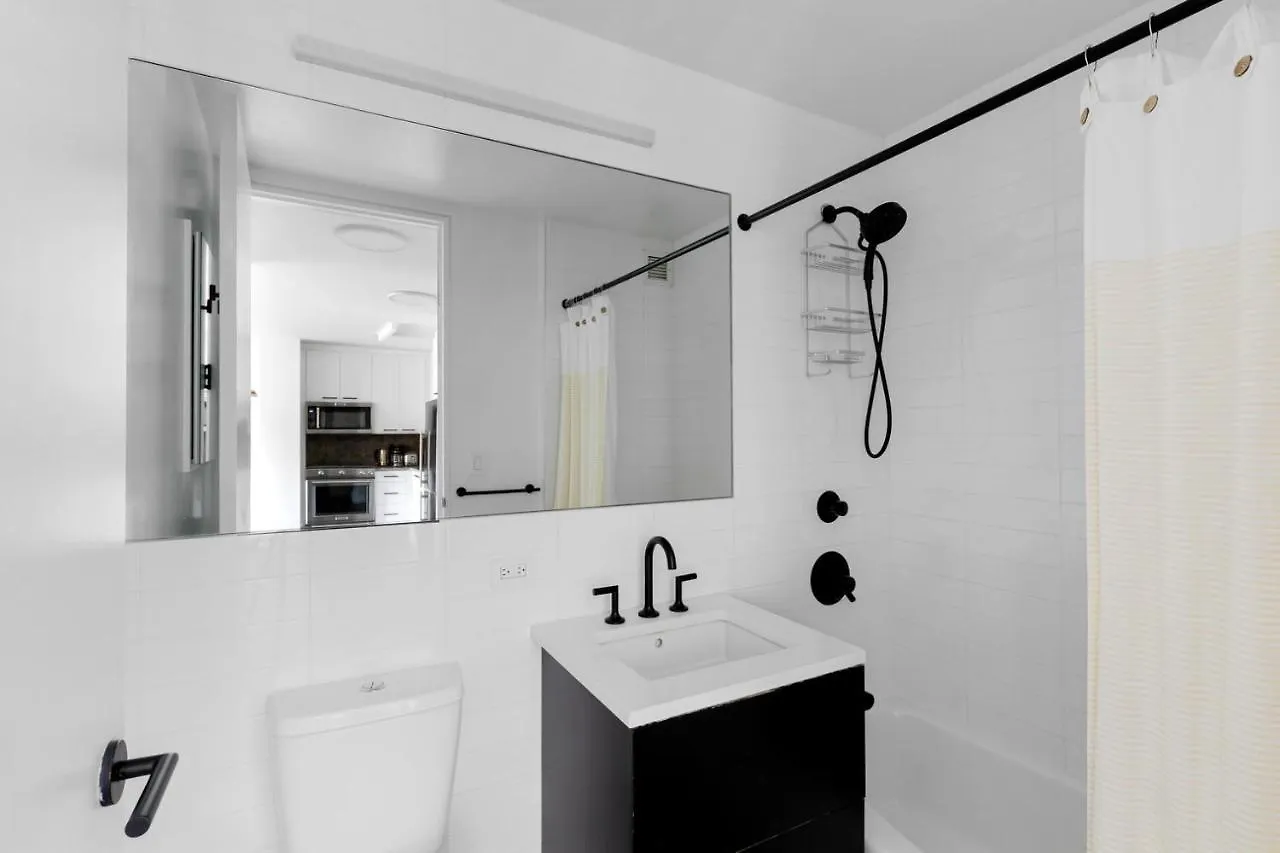 East Village 1Br W Balcony Doorman Wd Nr Bars Nyc-1125 뉴욕 아파트