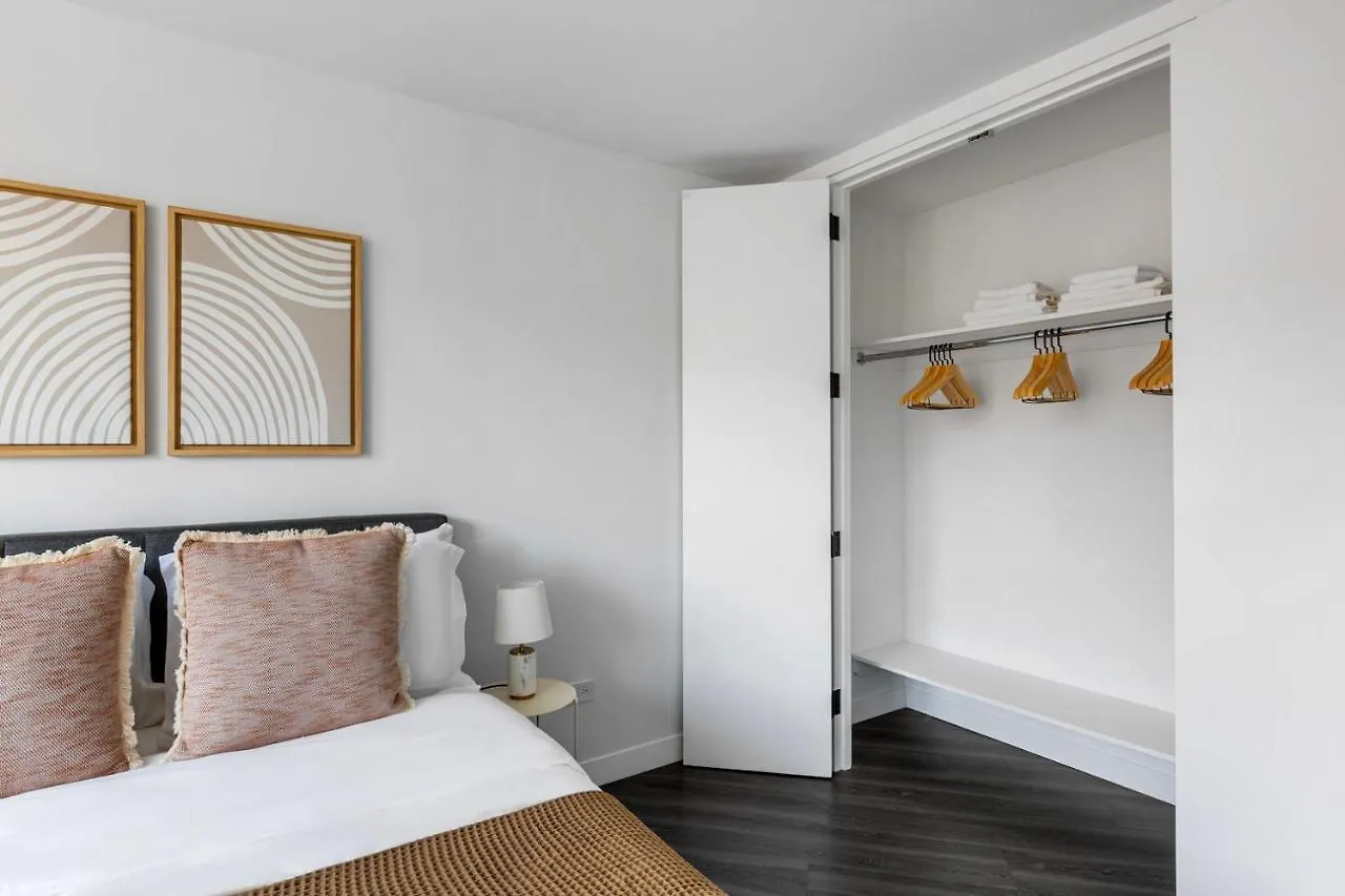 아파트 East Village 1Br W Balcony Doorman Wd Nr Bars Nyc-1125 뉴욕
