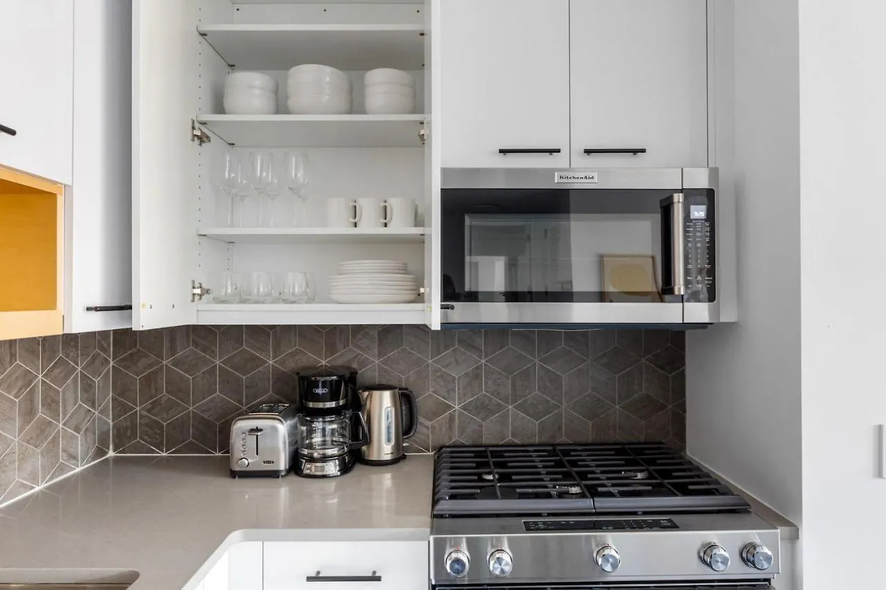 East Village 1Br W Balcony Doorman Wd Nr Bars Nyc-1125 New York